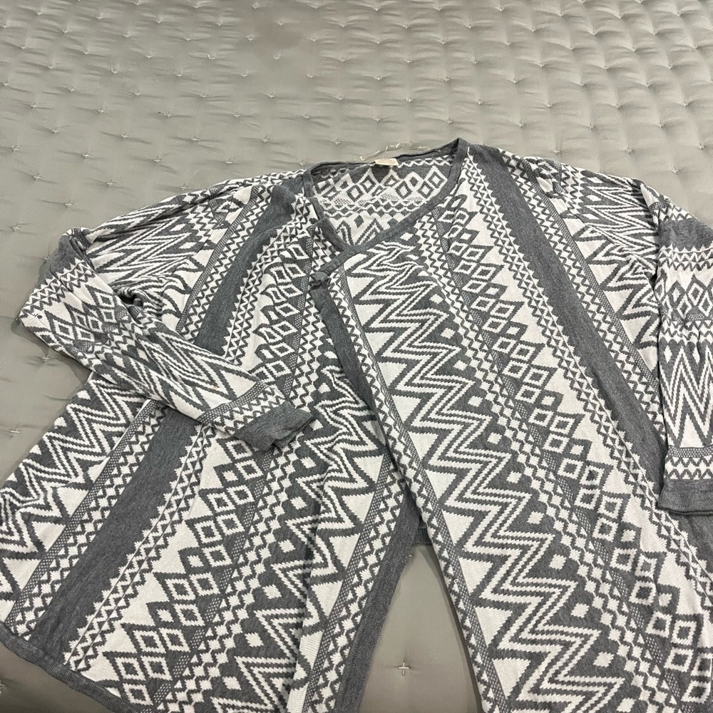 Faded Glory Black and White Geometric Cardigan